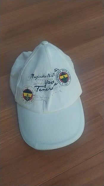 Fenerbahçe şapkası.