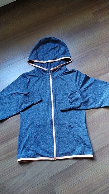 Kapşonlu Sweatshirt.
