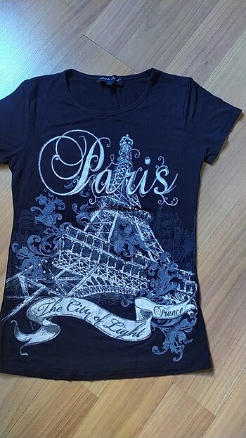 T-shirt.