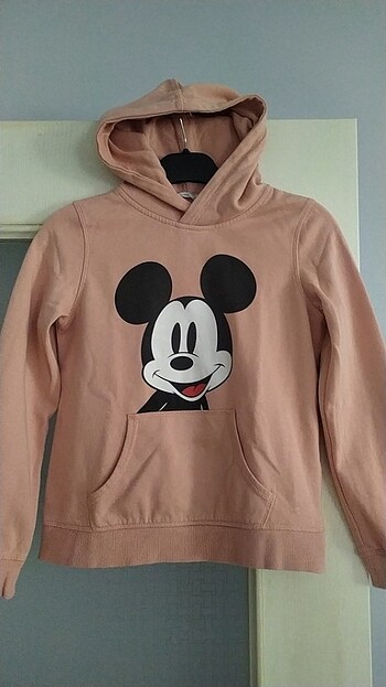Sweatshirt.