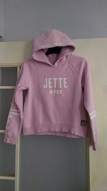 Sweatshirt.