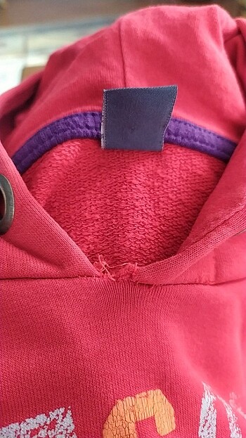 6 Yaş Beden kırmızı Renk Sweatshirt.