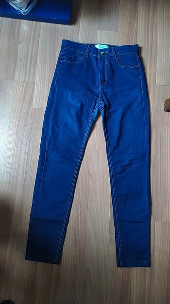 Stradivarius Pantolon.