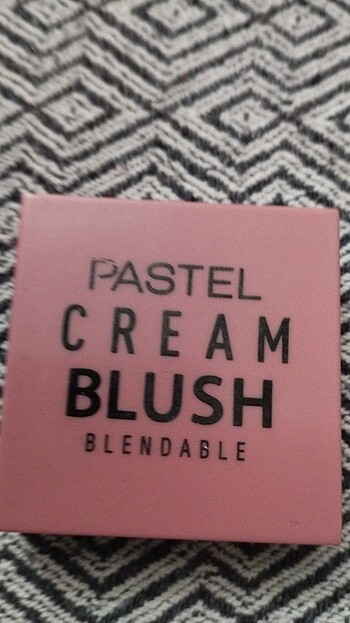 Pastel cream blush allık