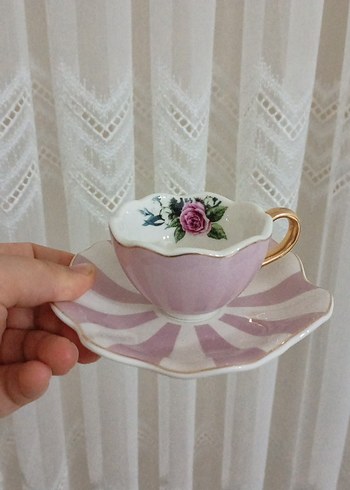 Pembe Çiçek Desenli Porselen Fincan ve Tabağı