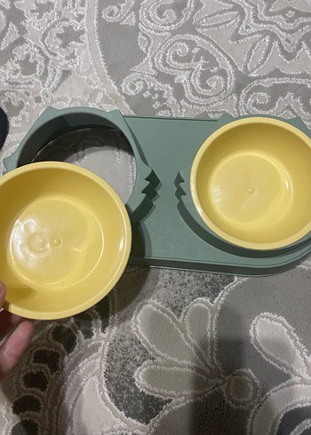 Çift Kaplı Kedi Mama Kabı ve Tüy Toplama Fırçası - Görsel 3