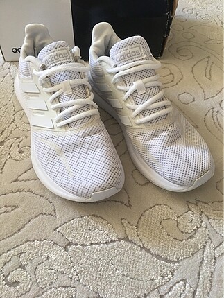 Adidas beyaz ayakkabı
