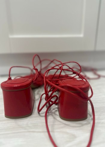 Stradivarius bağçıklı topuklu ayakkabı - Görsel 8