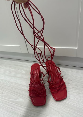 Stradivarius bağçıklı topuklu ayakkabı - Görsel 4