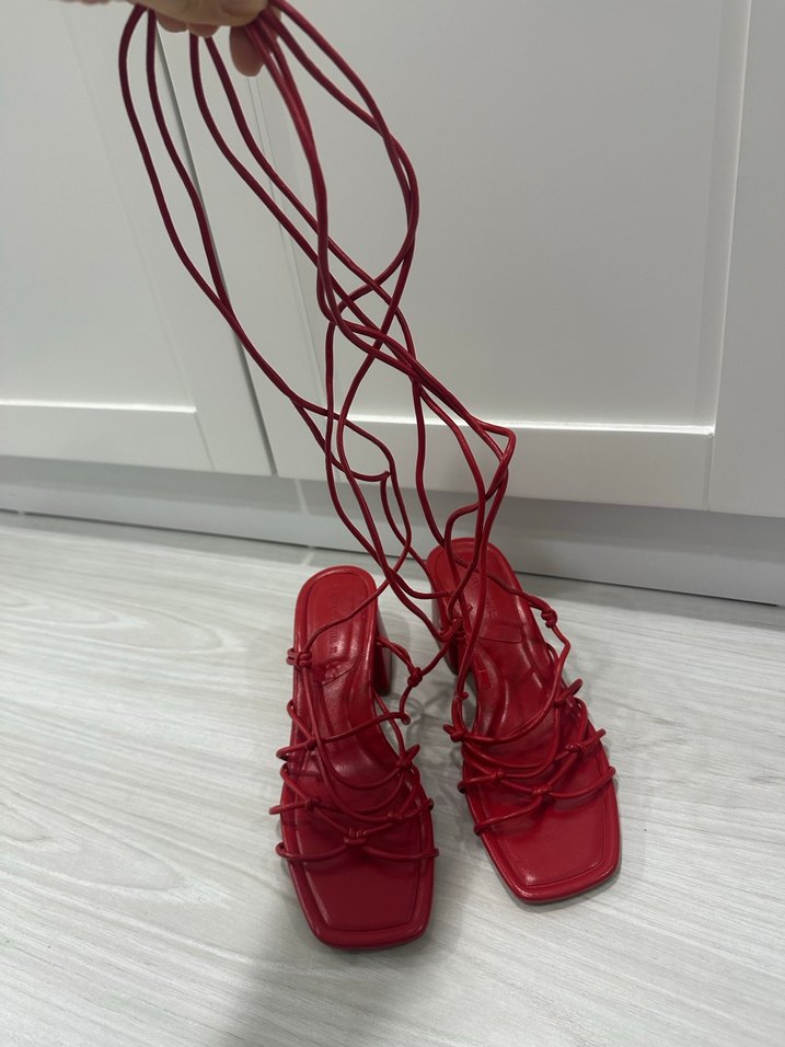 Stradivarius bağçıklı topuklu ayakkabı - Görsel 4