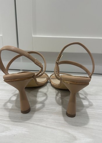 Topuklu Ayakabı - Görsel 4