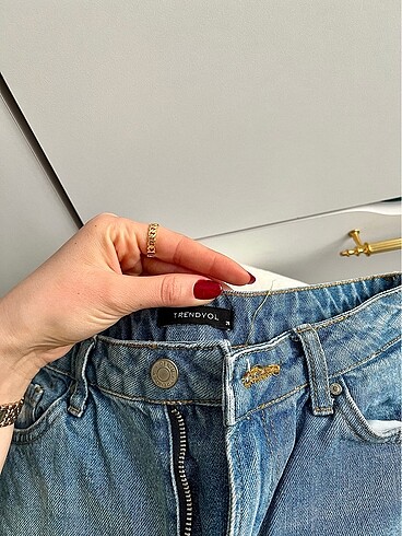 36 Beden Trendyolmilla Yırtık Detaylı Mom Jeans