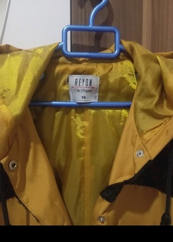 Sarı Kapüşonlu Düğmeli Sokak Tarzı Ceket - Görsel 5