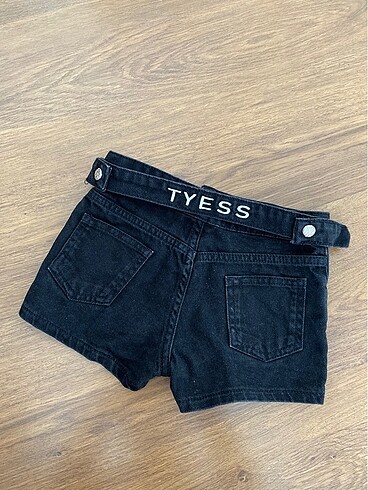 Tyess şort