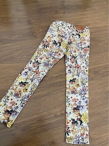 8 Yaş Beden çeşitli Renk Zara pantolon