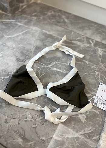 Beyaz Kenarlı Siyah Bikini Üstü - Görsel 5