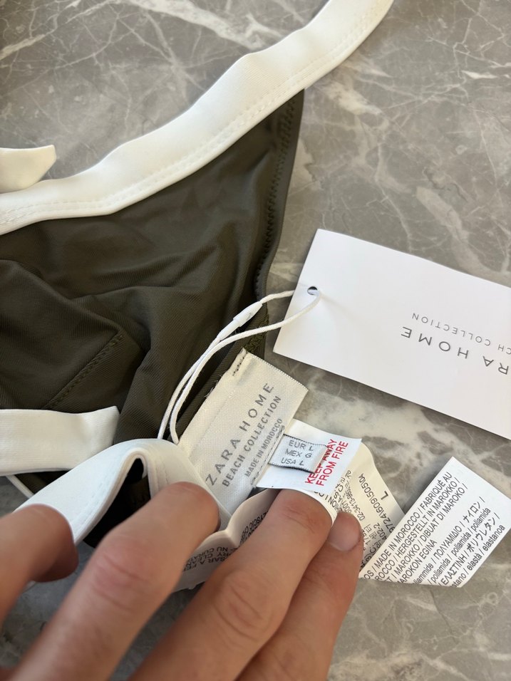 Beyaz Kenarlı Siyah Bikini Üstü - Görsel 4