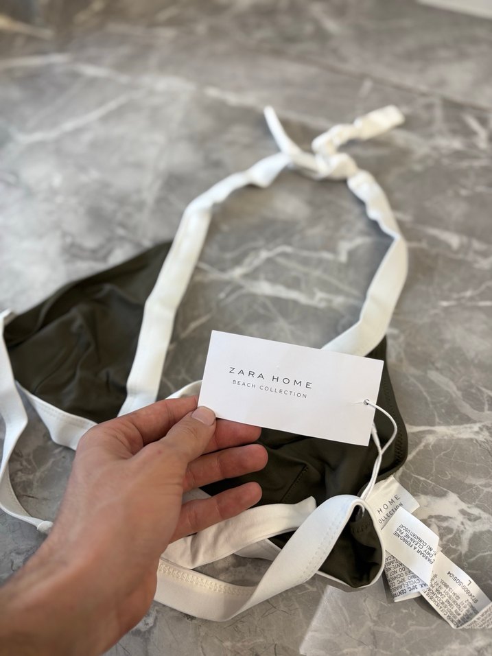 Beyaz Kenarlı Siyah Bikini Üstü - Görsel 2