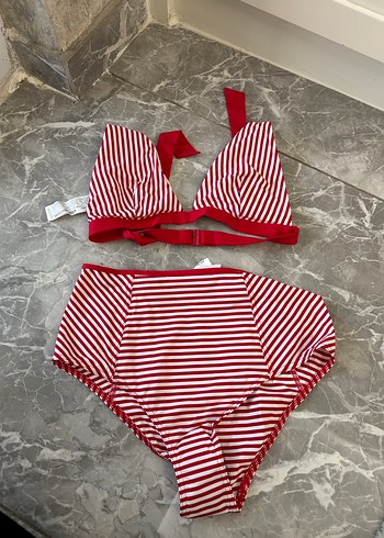 Kırmızı Çizgili Mini Bikini Takım - Görsel 2