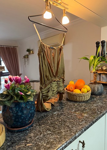 Uzun Drapeli Saten Gold Kadın Tulum - Görsel 6