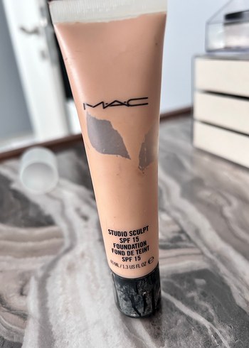 MAC Studio Sculpt SPF 15 Fondöten
