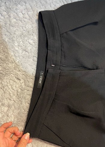 Siyah Pilili Midi Kadın Kumaş Pantolon - Görsel 2