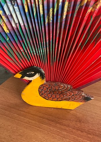 Renkli Dekoratif Tavuskuşu Yelpaze - Görsel 3