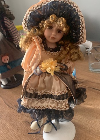 Bej Renkli Pastel Tonlarda Klasik Bebek - Görsel 2