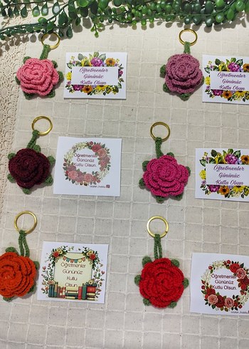 Bordo Örgü Çiçekli Anahtarlık - Görsel 3