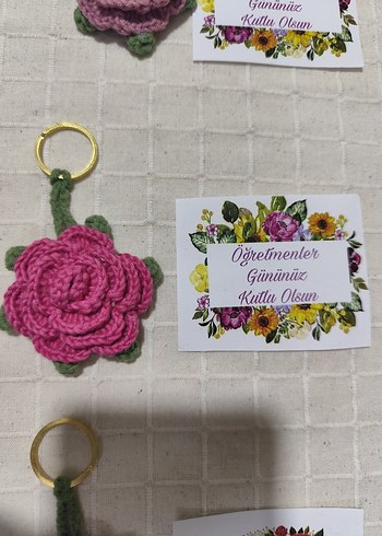 Bordo Örgü Çiçekli Anahtarlık - Görsel 2