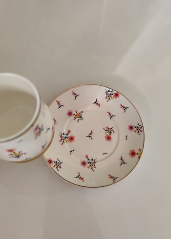 Çiçek Desenli Beyaz Porselen Fincan Takımı - Görsel 2