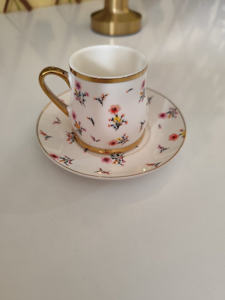 Çiçek Desenli Beyaz Porselen Fincan Takımı - Görsel 3