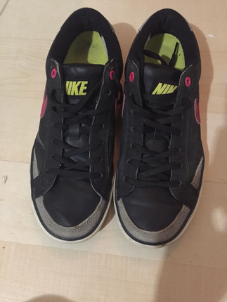 Siyah nike ayakkabı