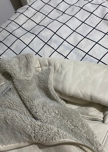 Beyaz Kürklü Kadın Ceket - Görsel 3