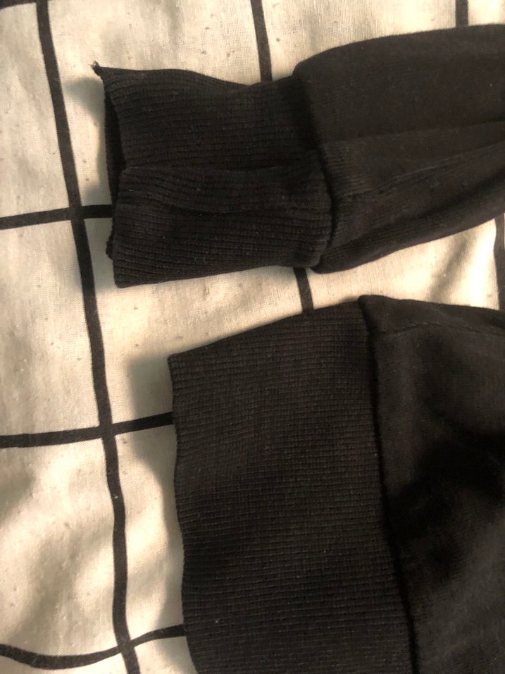 Siyah V Yaka Uzun Kollu Kadın üst - Görsel 3