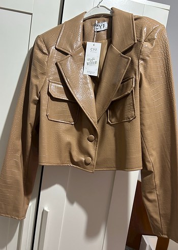 42 Beden Bej Kısa Deri Blazer Ceket