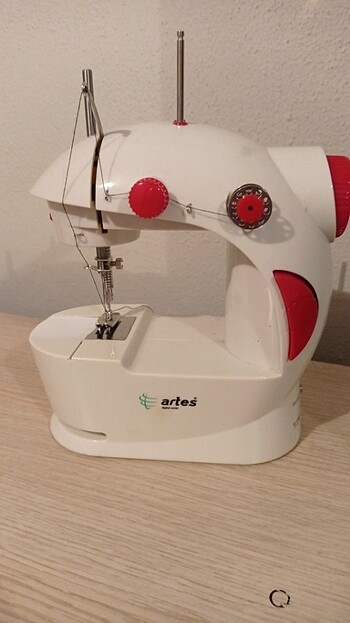 Mini dikiş makinesi