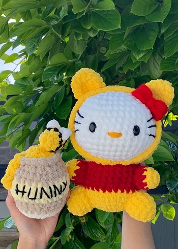 Renkli Sarı Peluş Oyuncak ve Bal Kavanozu