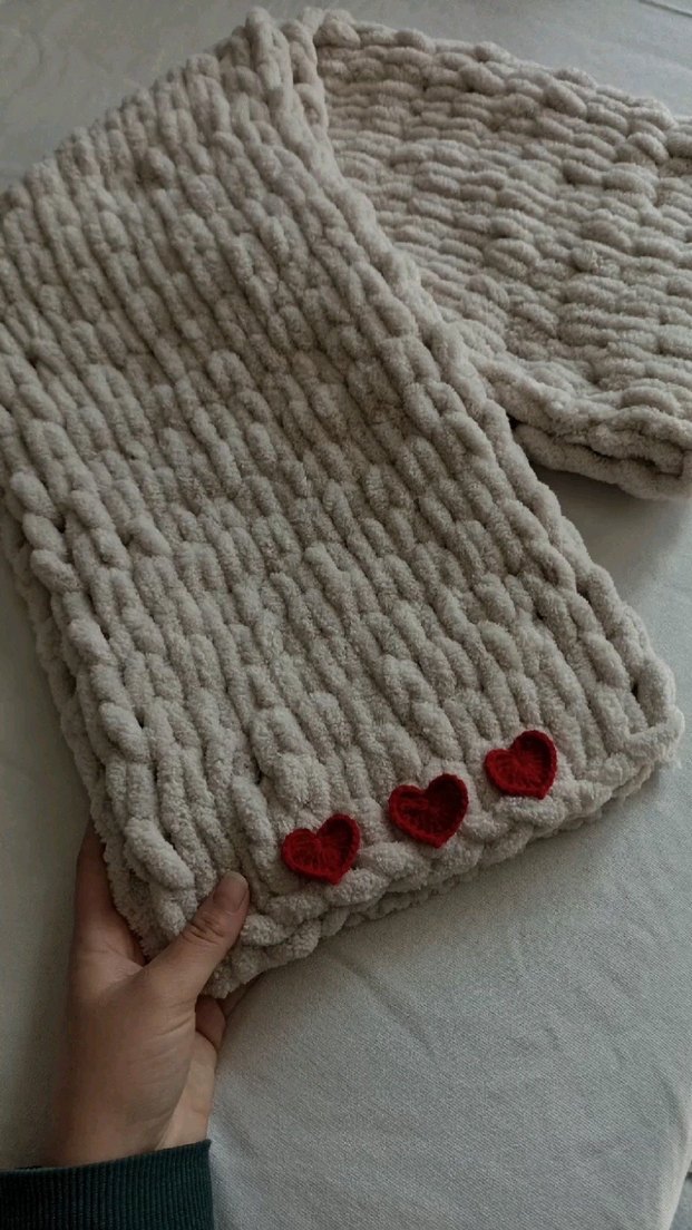 Gri Örgü Kadın Şal Kurbağa Detaylı - Görsel 3