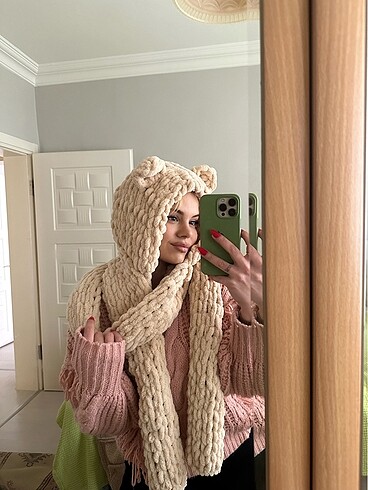Kulaklı peluş şapka atkı
