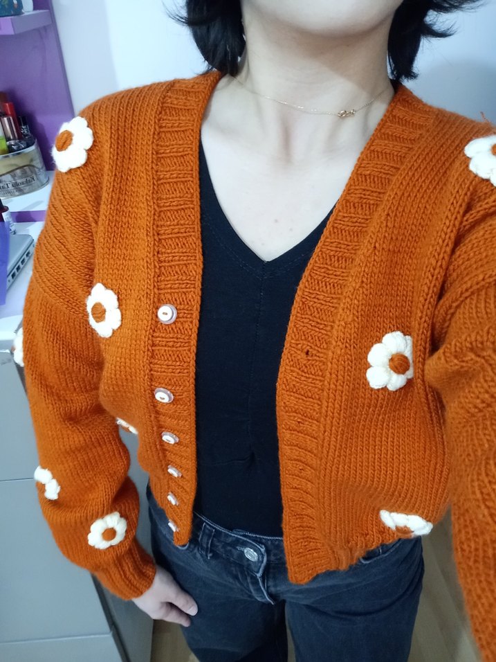 çiçekli kiremit örgü hırka - Görsel 2