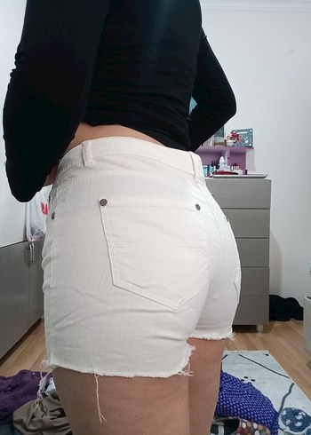 Beyaz düşük bel şort - Görsel 2