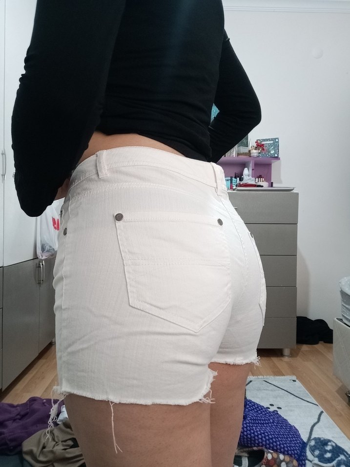 Beyaz düşük bel şort - Görsel 2