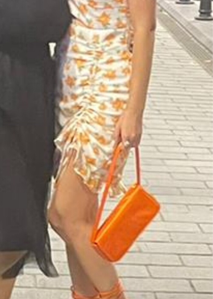 Kadın çiçekli elbise - Görsel 2