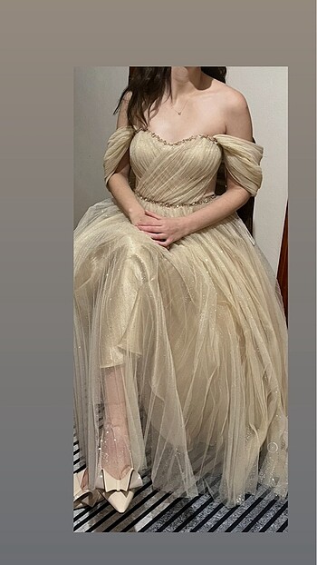 Carmen Gold Düşük Kol Taşlı Tül Nişanlık - Görsel 9