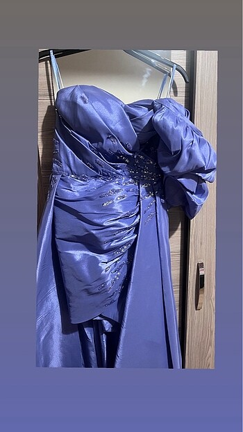 Tek Balon Kollu Arkası Uzun Önü Kısa Abiye Elbise - Görsel 4