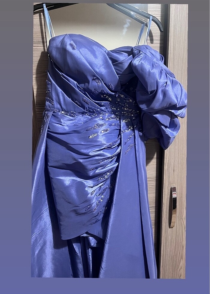 Tek Balon Kollu Arkası Uzun Önü Kısa Abiye Elbise - Görsel 4