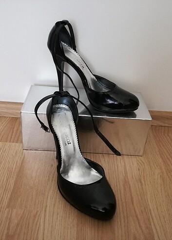 38 Beden siyah Renk siyah parlak rugan topuklu ayakkabi