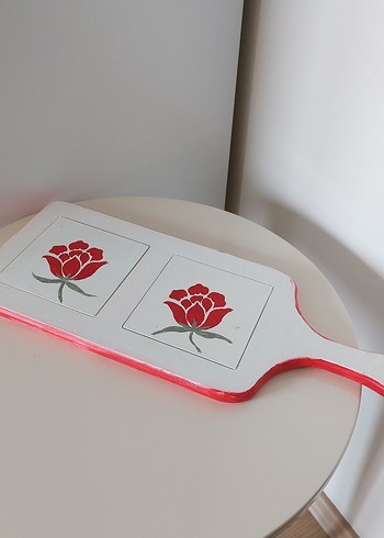 Kırmızı Çiçek Desenli Beyaz Sunum Tahtası - Görsel 2