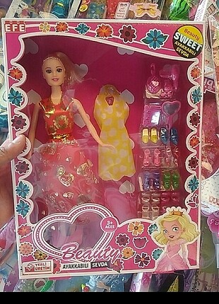 Aksesuarli Barbie bebek